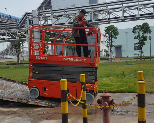 諾力剪叉式高空作業平台服役于莆田湄洲灣電廠